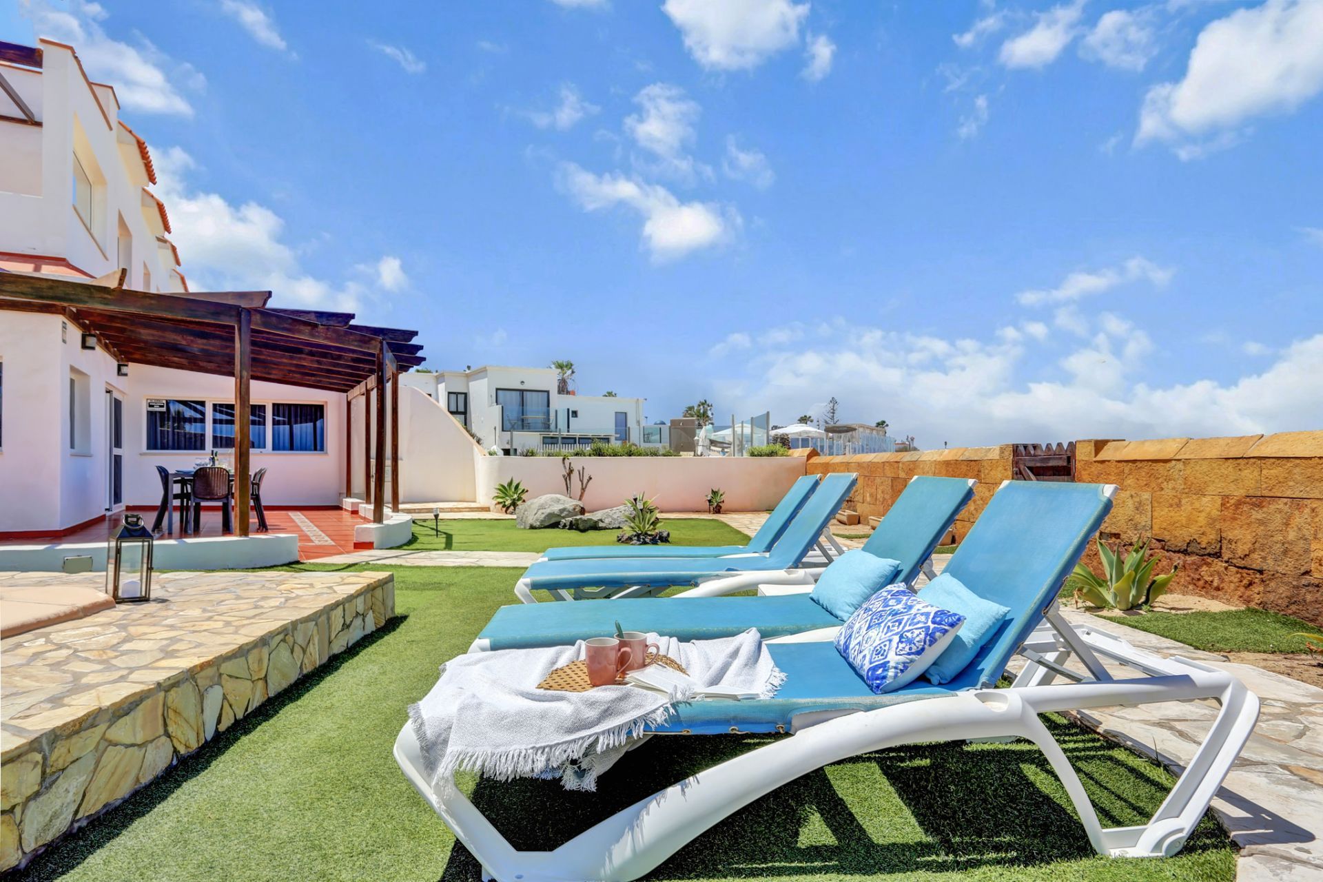 El Castillito, villa en primera línea de playa - foto 3