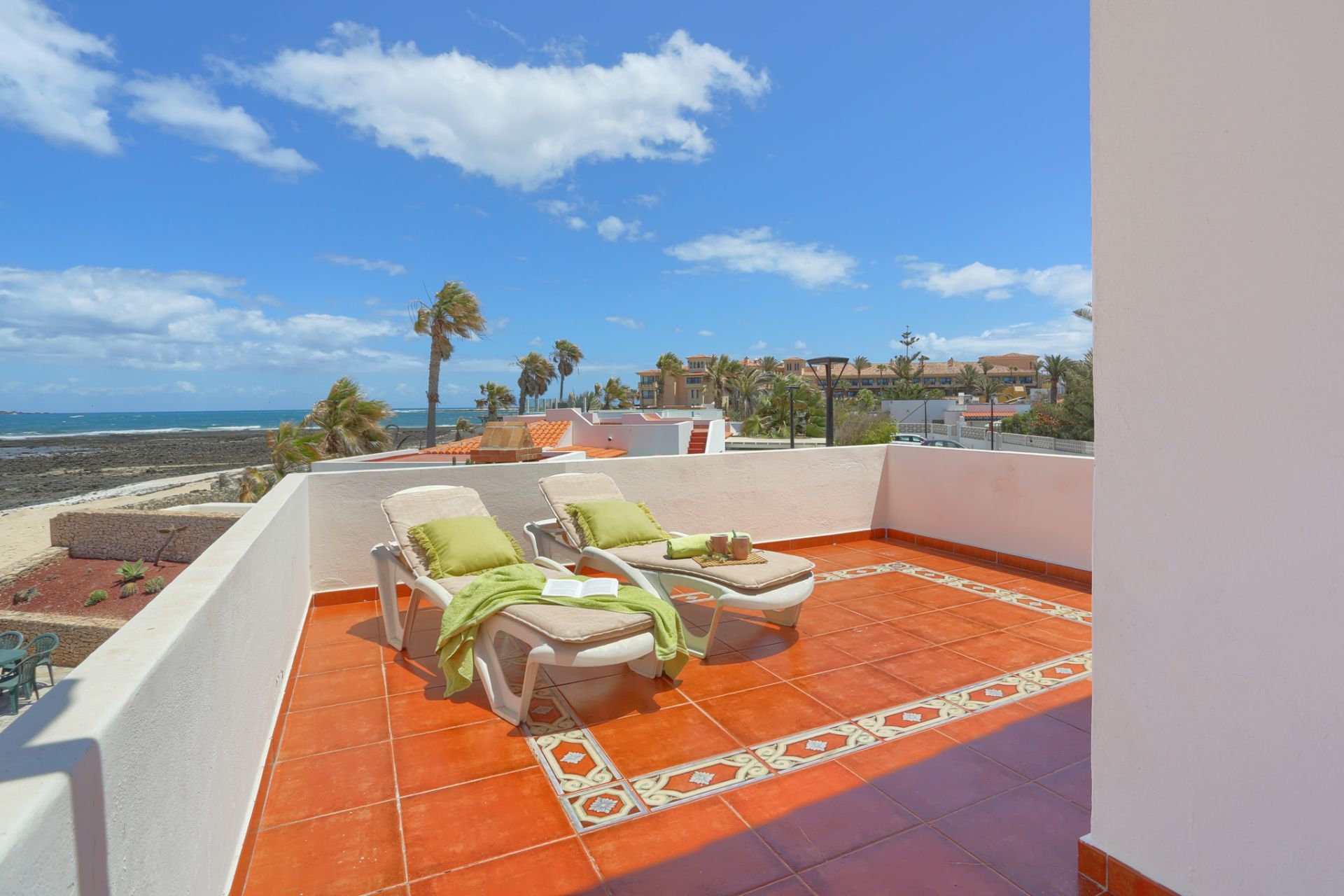 El Castillito, villa en primera línea de playa - foto 37