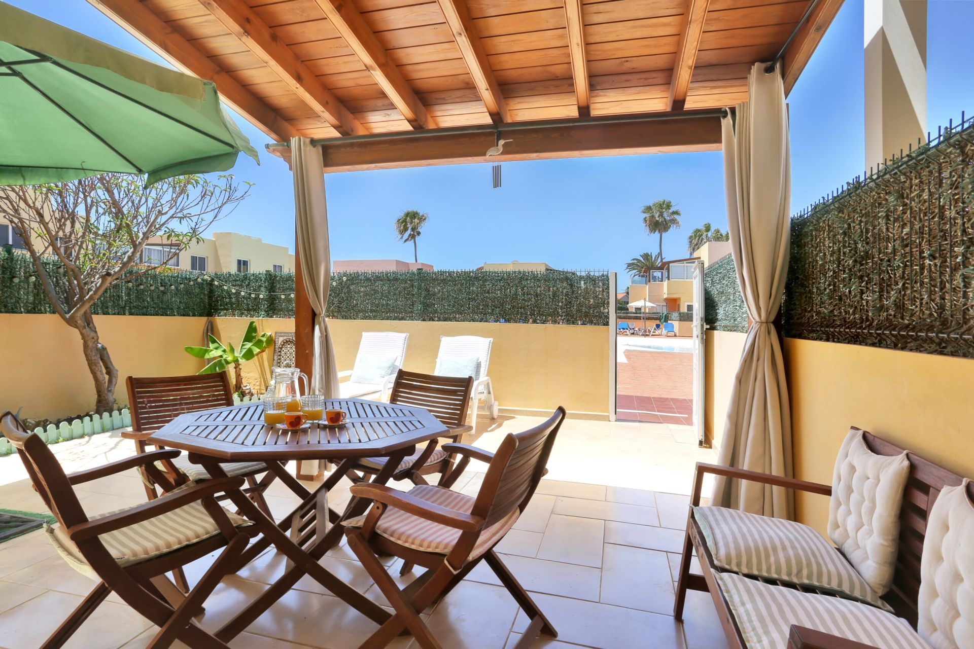 Les Maîtres, Les Dauphins Corralejo